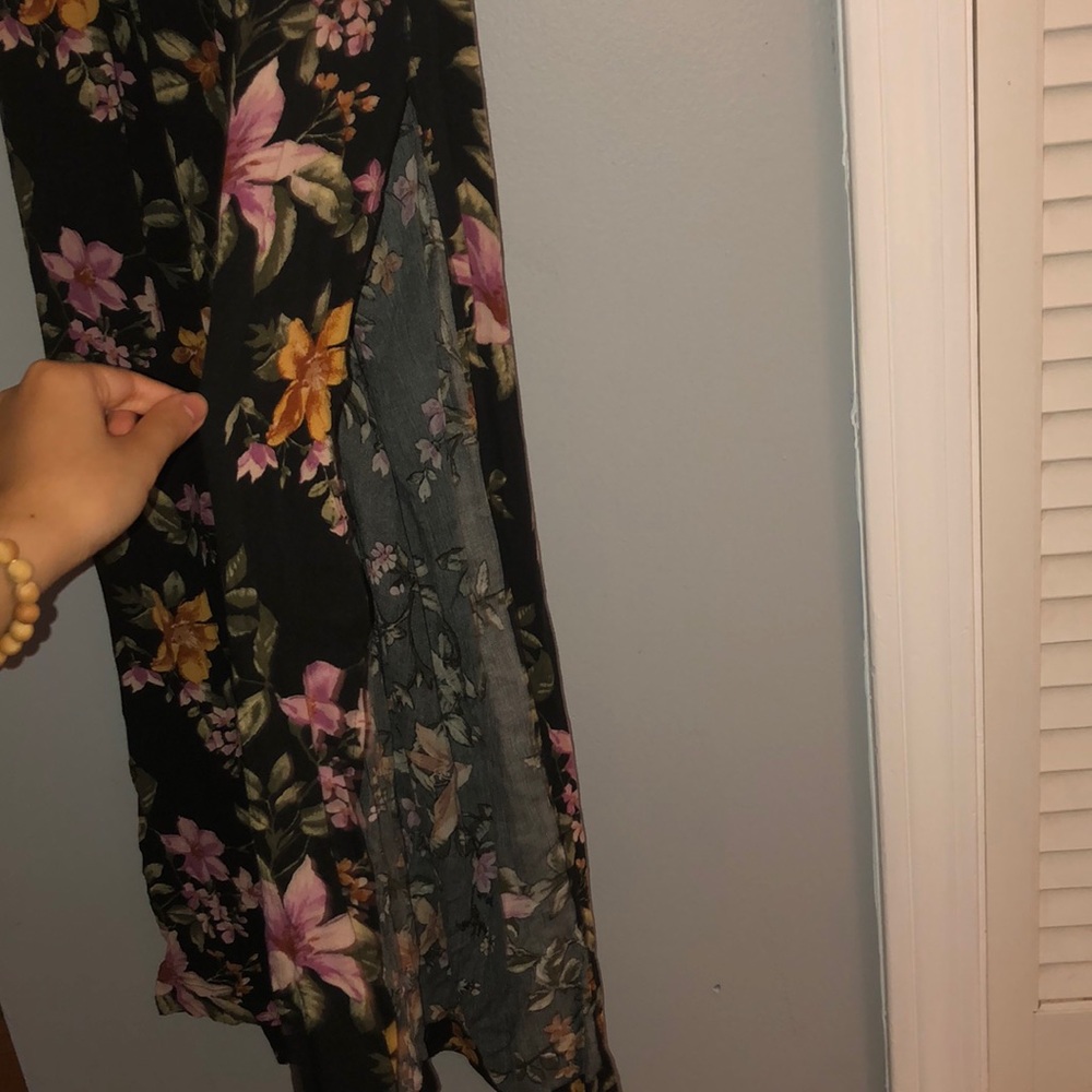 American Eagle Floral Jumpsuit - Picture 4 of 4